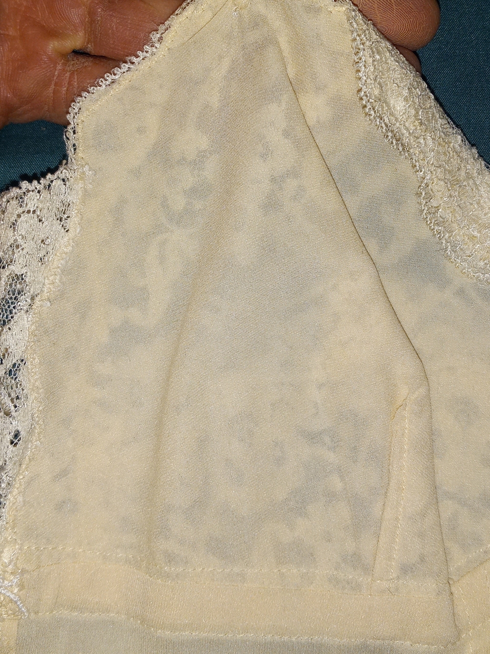 Dolce&Gabbana Vintage Y2K Ivory Colored Silk/Lace Camisole W/Floral Apliques - Picture 10 of 15